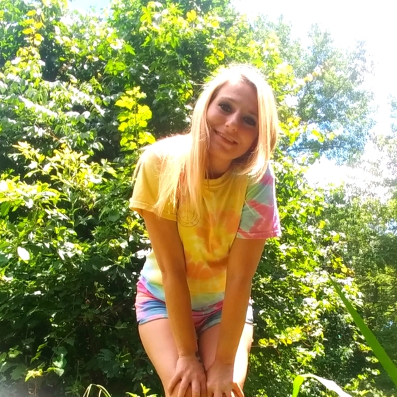 Meet your Posher, Rebecca - Picture 2 of 4